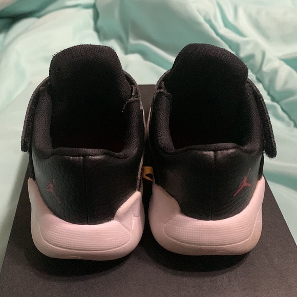 LIKE NEW toddler Jordan 11's! - Picture 5 of 8